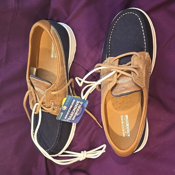 NWT Sketchers womans boat shoes size 8.5. - Picture 1 of 5